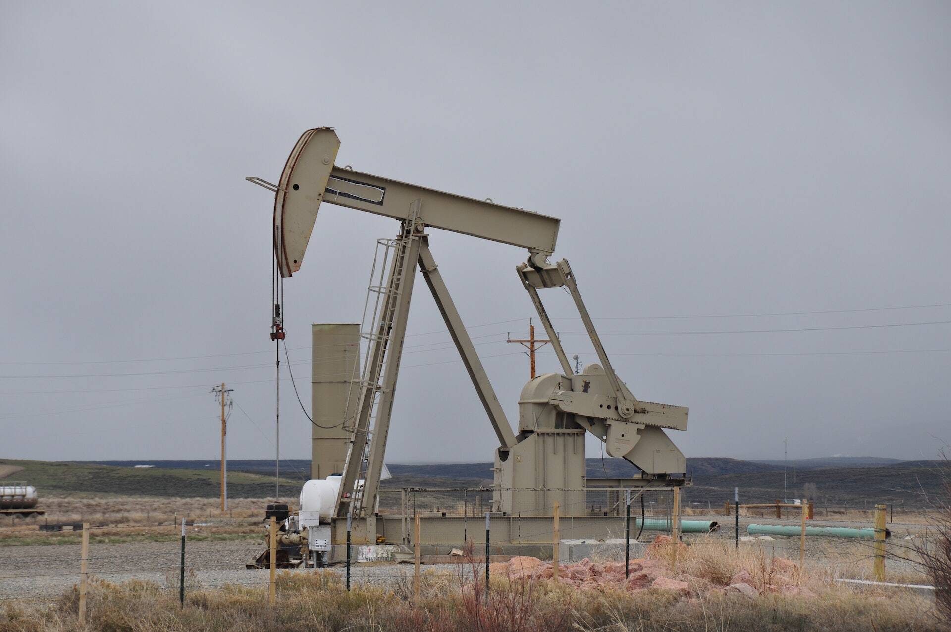 Hidden Potential: The Benefits of Investing in Oil and Gas vs. Traditional Wall Street Investments